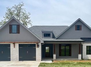34 Eiffel Tower Ln, Paris, TN 38242