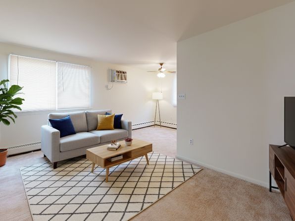 910 Fox Chase Rd #18