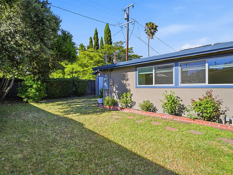 1265 Prescott Ave — Photo 35