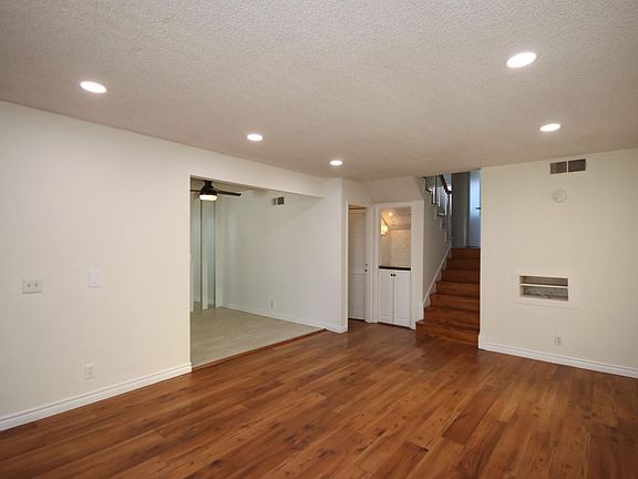 4th image of 8336 Rush St