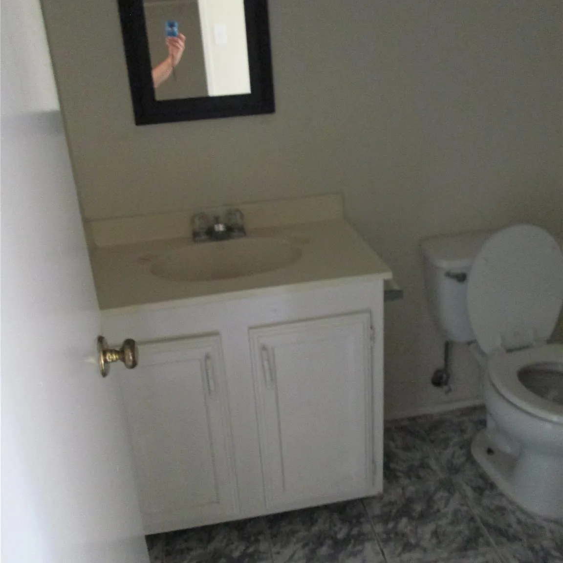 3 bed, 2.0 bath, 1348 sqft, $1,639 — Photo 2
