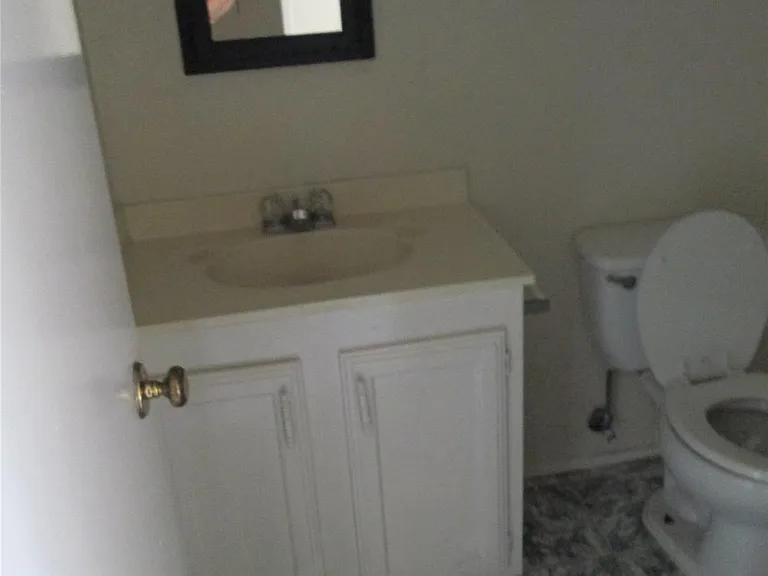 6818 Glenstein Dr — Photo 2