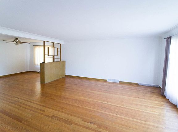 3rd image of 2955 W 91st St