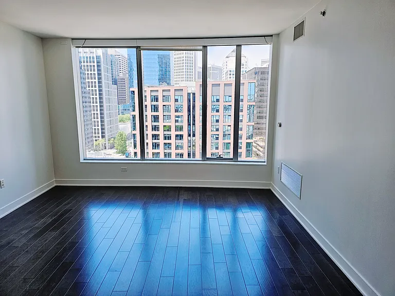 338 Main St #17H — Photo 2
