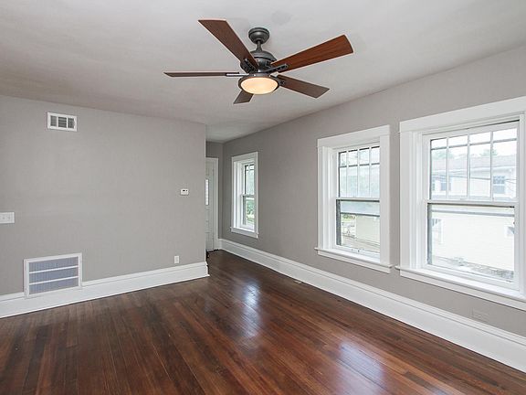 5th image of 1030 W 45th St