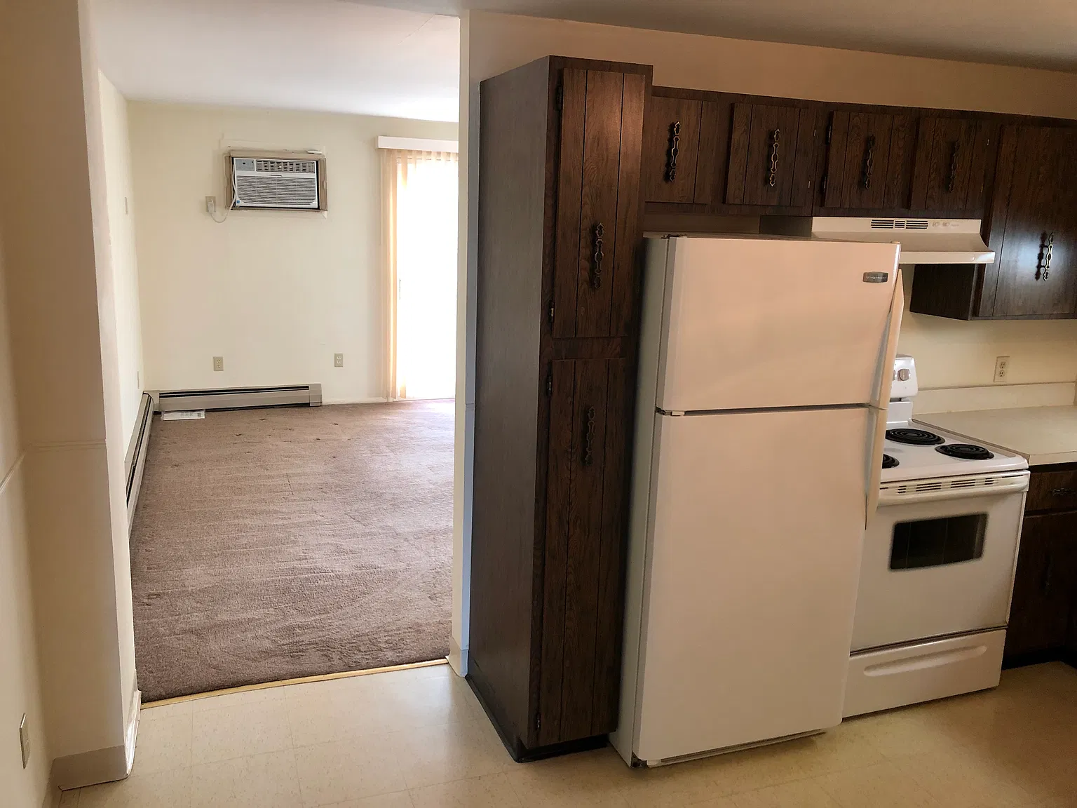 2 bed, 1050 sqft, $1,300 — Photo 2