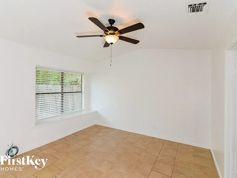 9419 Valley Bnd — Photo 8