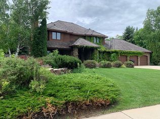 4710 River Oaks Cir, Grand Forks, ND 58201