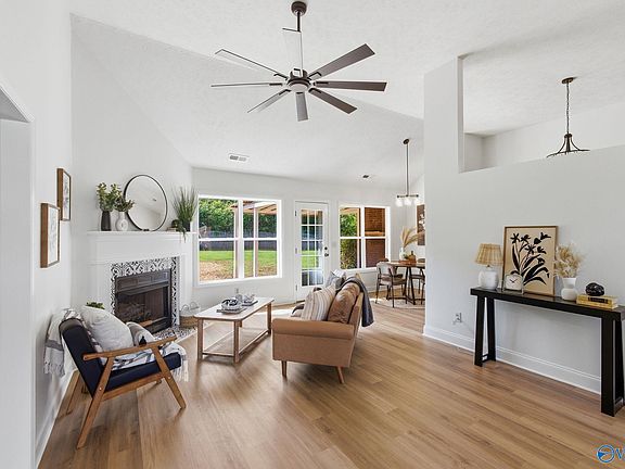 5th image of 112 White Willow Ct