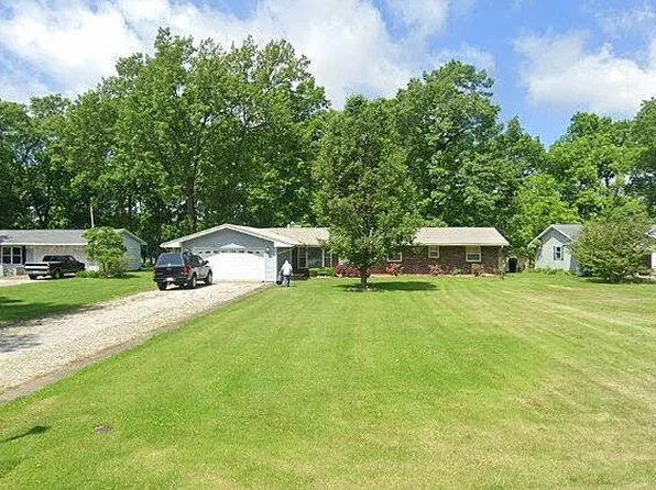 13 Monroe Ave, Salem, IL 62881