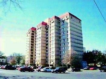 4th image of 1600 Park Cir APT 203
