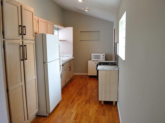 2nd image of 411 Magnolia Ave #1