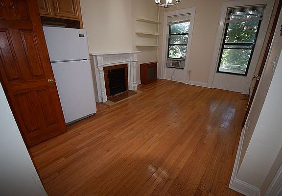 2nd image of 275 Hancock St #5
