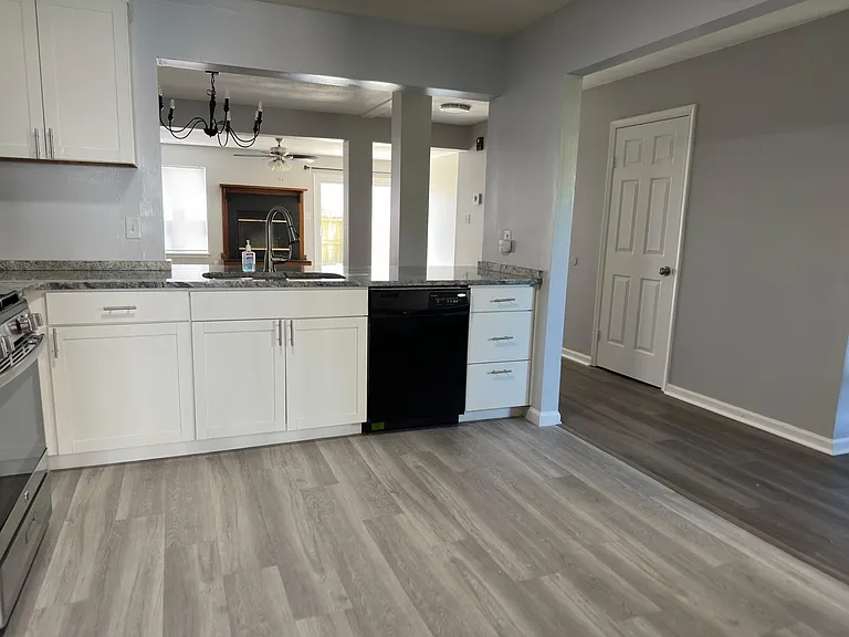 1607 Slidell Ln — Photo 25