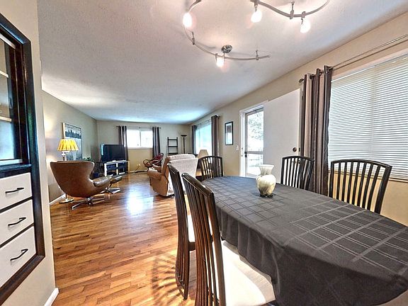 5th image of 905 E Sunnycrest Dr