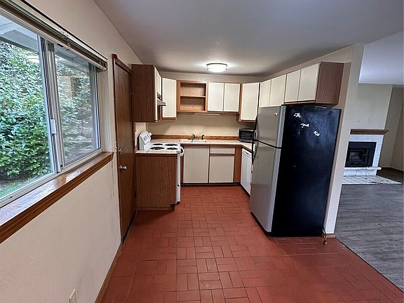 5th image of 3510 172nd Avenue NE