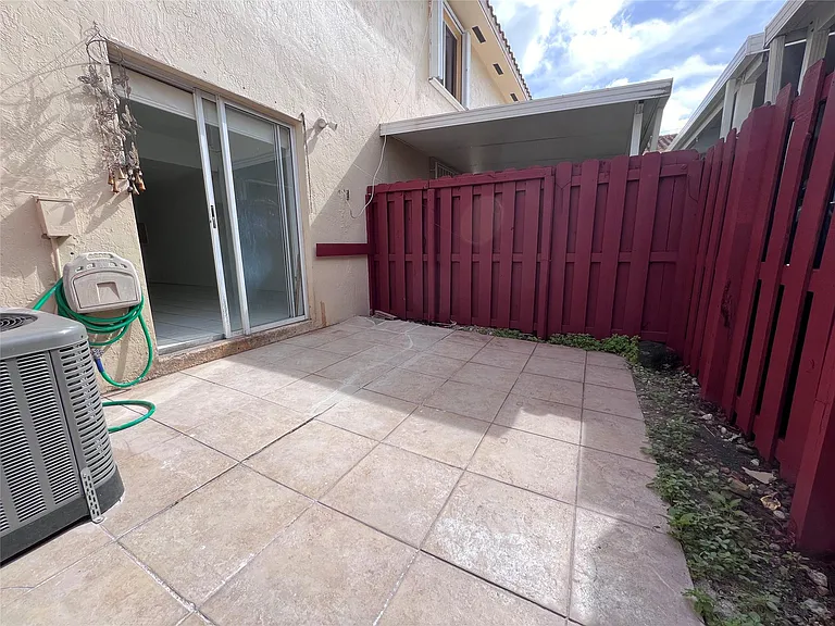 519 W 68th St #4 — Photo 7