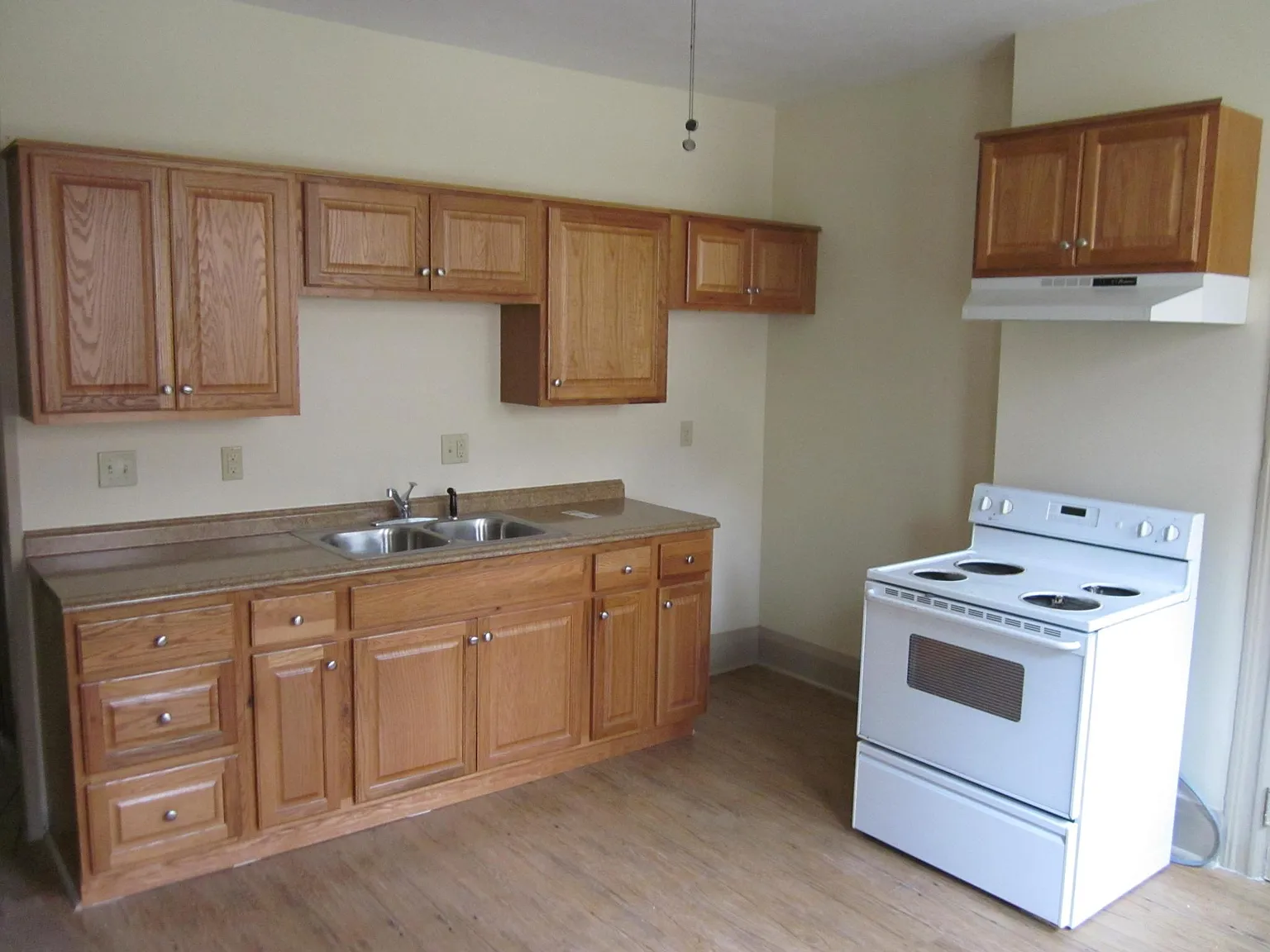 220 Venture St photo 1