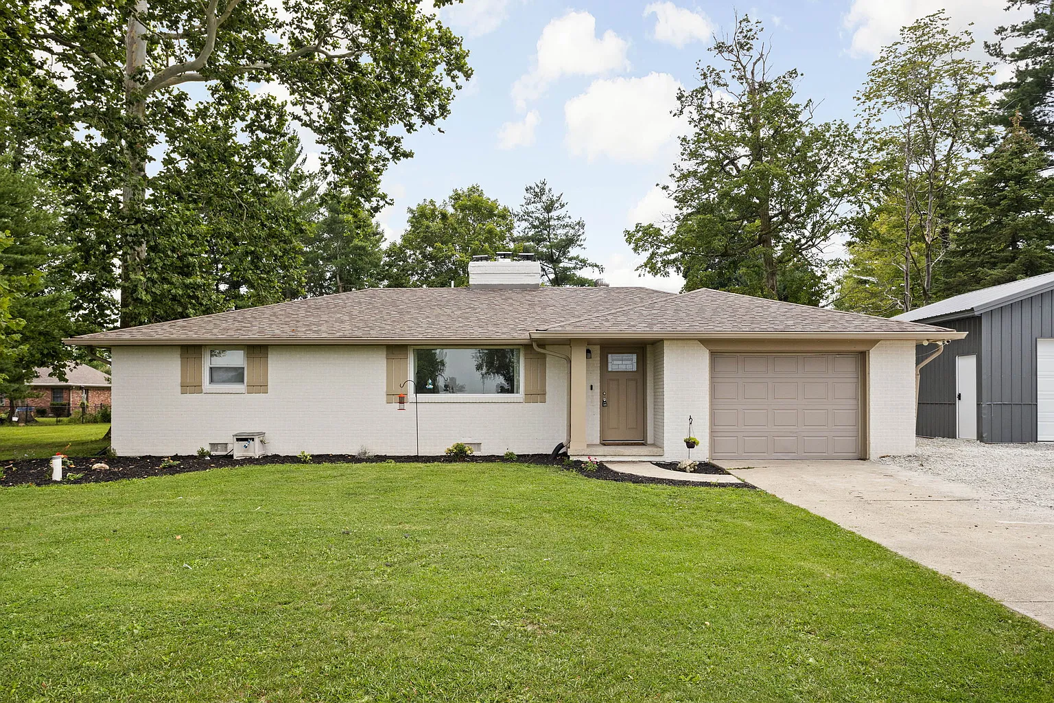 1447 E County Road 900 N photo 1