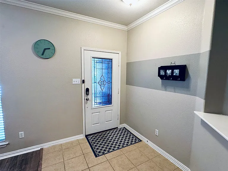 2512 Ericanna Ln — Photo 4