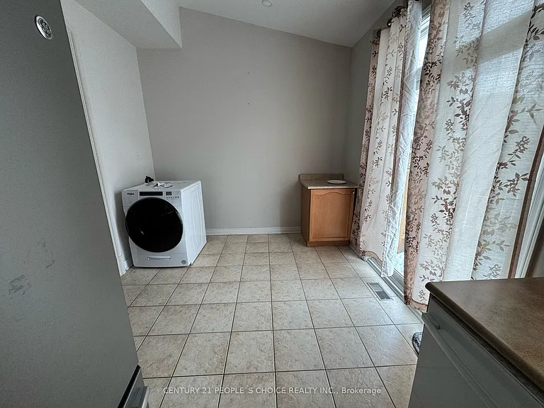 3704 Golden Locust Dr — Photo 5