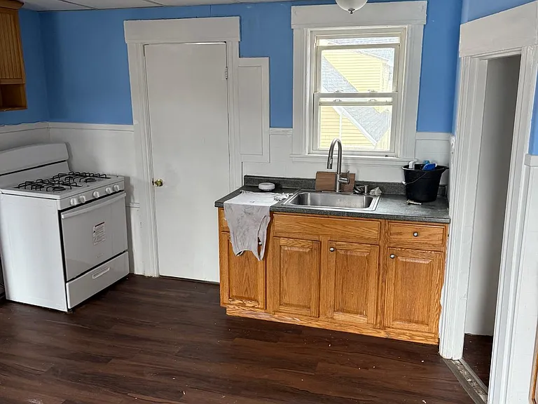492-494 Wilson St #3 — Photo 7