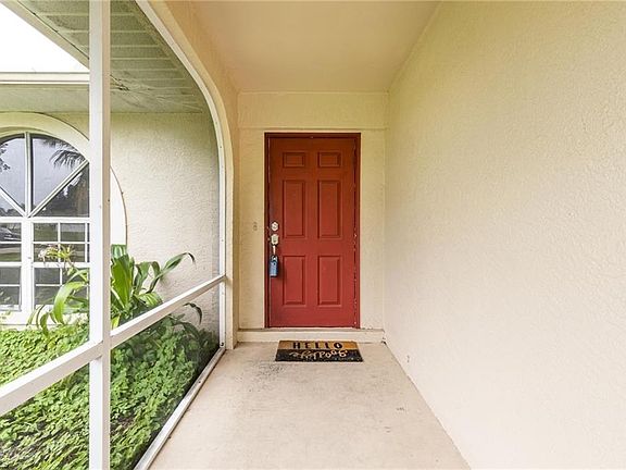 2nd image of 160 SE 19th Ln