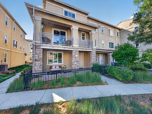 2nd image of 623 Avenue One Dr