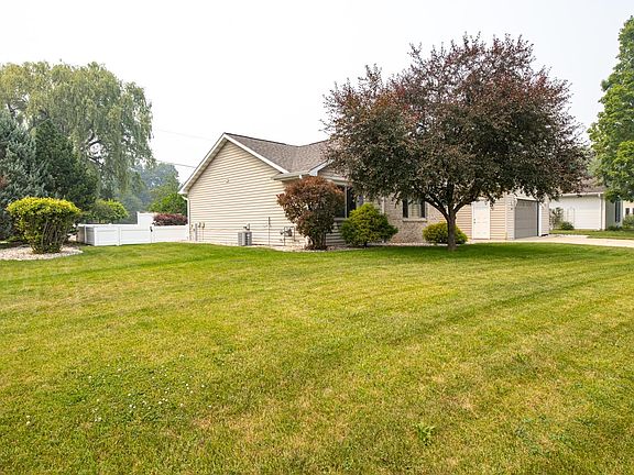 4th image of 1203 Montclaire Ct