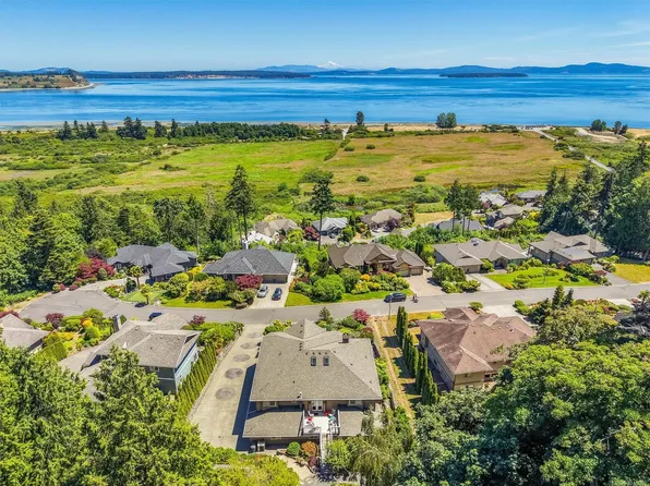 7012 Island View Pl, Central Saanich, BC V8M 2J6
