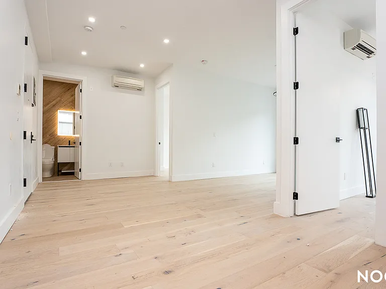 491 Evergreen Ave #2B — Photo 3