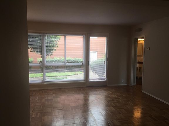 5th image of 402 Arballo Dr