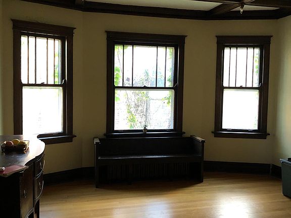 4th image of 2623 N Sacramento Ave #2