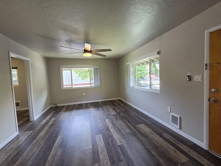 5526 Dunsmuir Ave — Photo 3