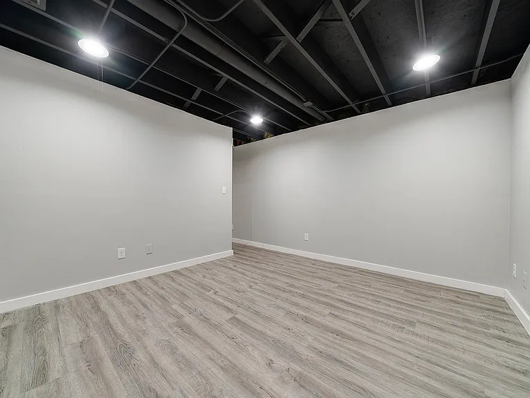 112 Liverpool Dr SE — Photo 24