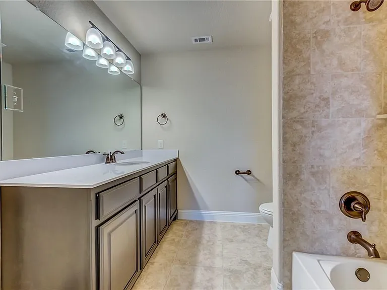 1428 Lauren Creek Ln — Photo 21
