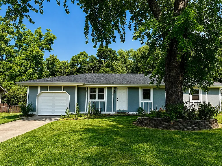 712 Evergreen Ave — Photo 1