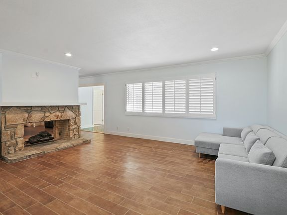 3rd image of 532 S Rancho Simi Dr