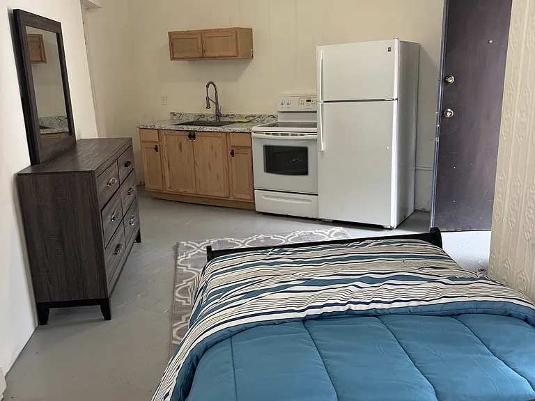 323 W Broad St #4 — Photo 3