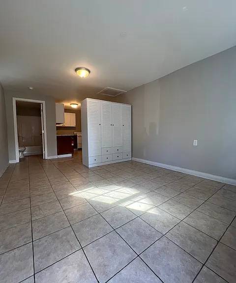 1848 Orangeburg St - C — Photo 3