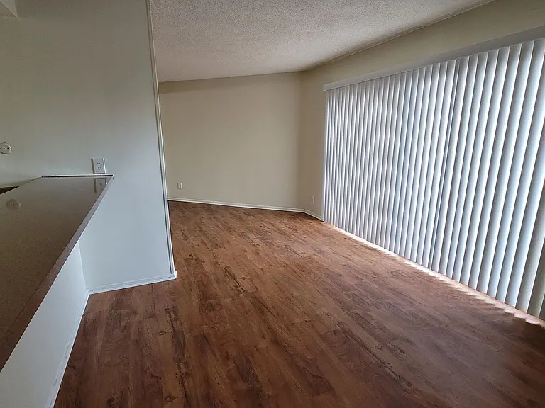 Lido Isle Apartments — Photo 19