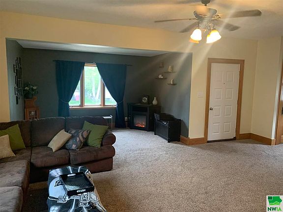 3rd image of 3416 5th Ave