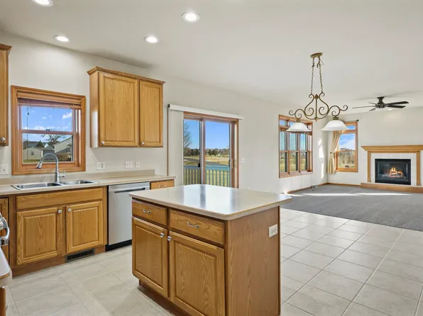 3026 Saddle Brooke Trl, Sun Prairie, WI 53590