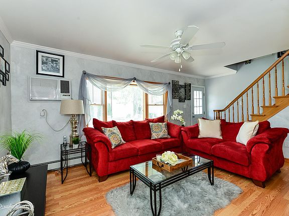 4th image of 54 Lion Ln