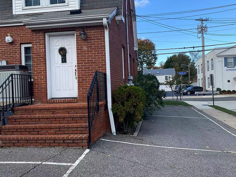2nd image of 34 Bayview Ave #2B