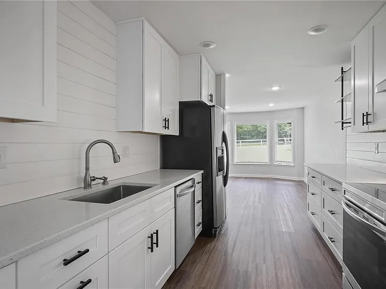 410 Hickory Walk — Photo 9