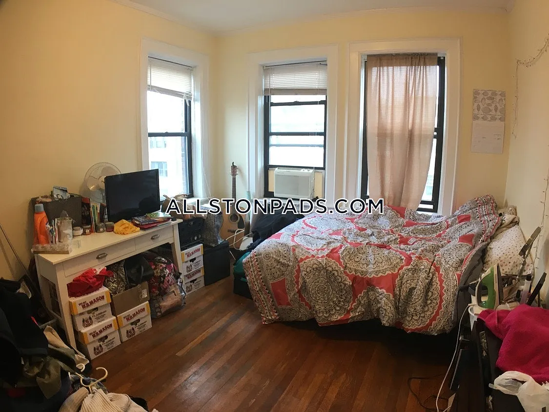 21 Park Vale Ave — Photo 4