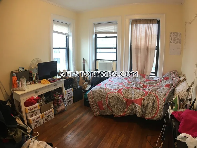 21 Park Vale Ave — Photo 4