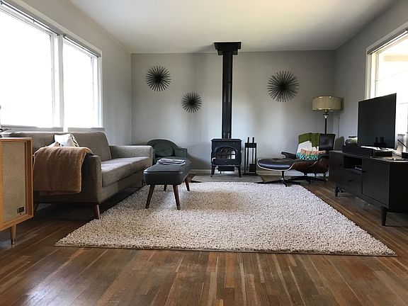 living  w Jotul fireplace