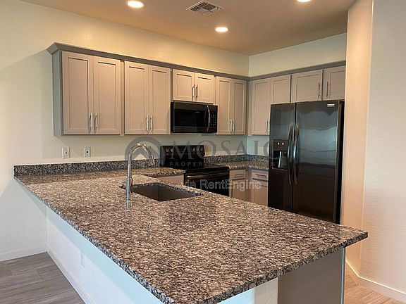 4th image of 4058 E Erie St #104